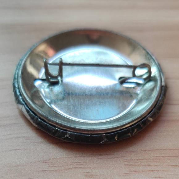 Alice In Chains Button Pin - Picture 2 of 2